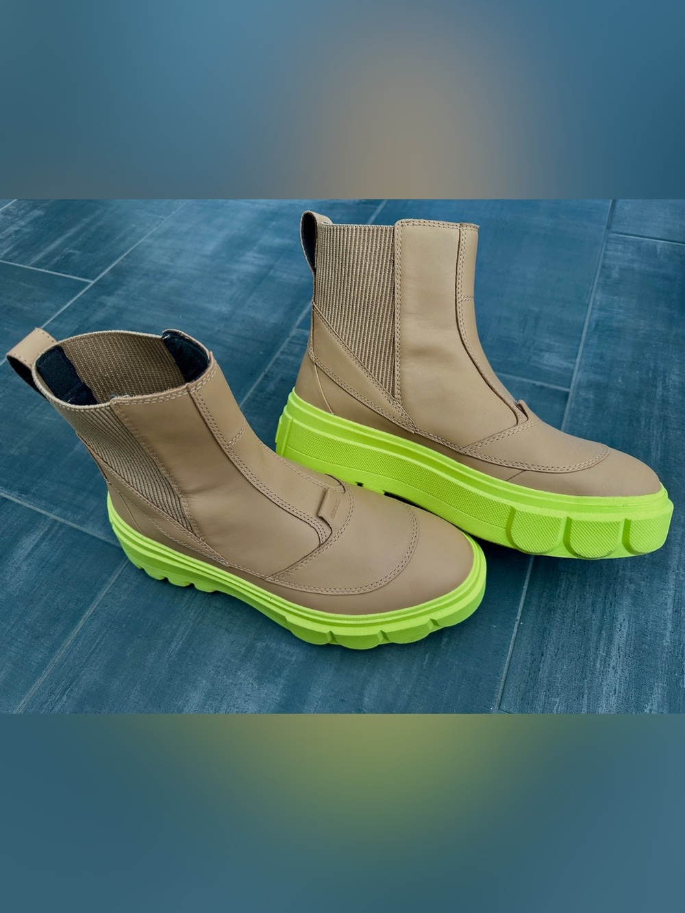Neon Sorel Boots - Picture 3 of 7
